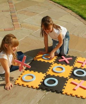 Garden Noughts and Crosses Game